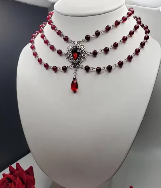 NEW COLLECTION : Victorian necklace with intense red pendant