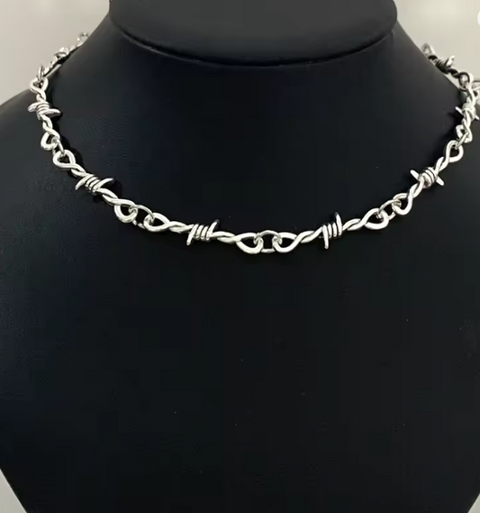 Classic Heart barbed wire necklace (2 styles)